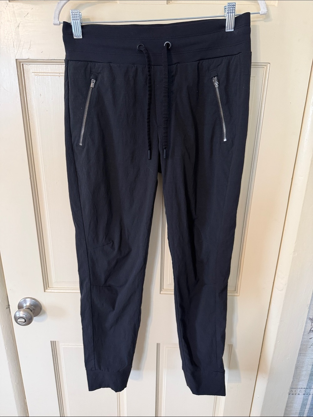 Athleta Black Trekkie North Joggers Slim Drawstring Joggers with Zip Pockets